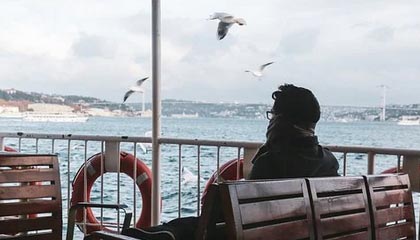 九游网页版官网-瑞·弗兰：全黑队的“防守专家”，每一次关键拦截都帮助球队稳住局面